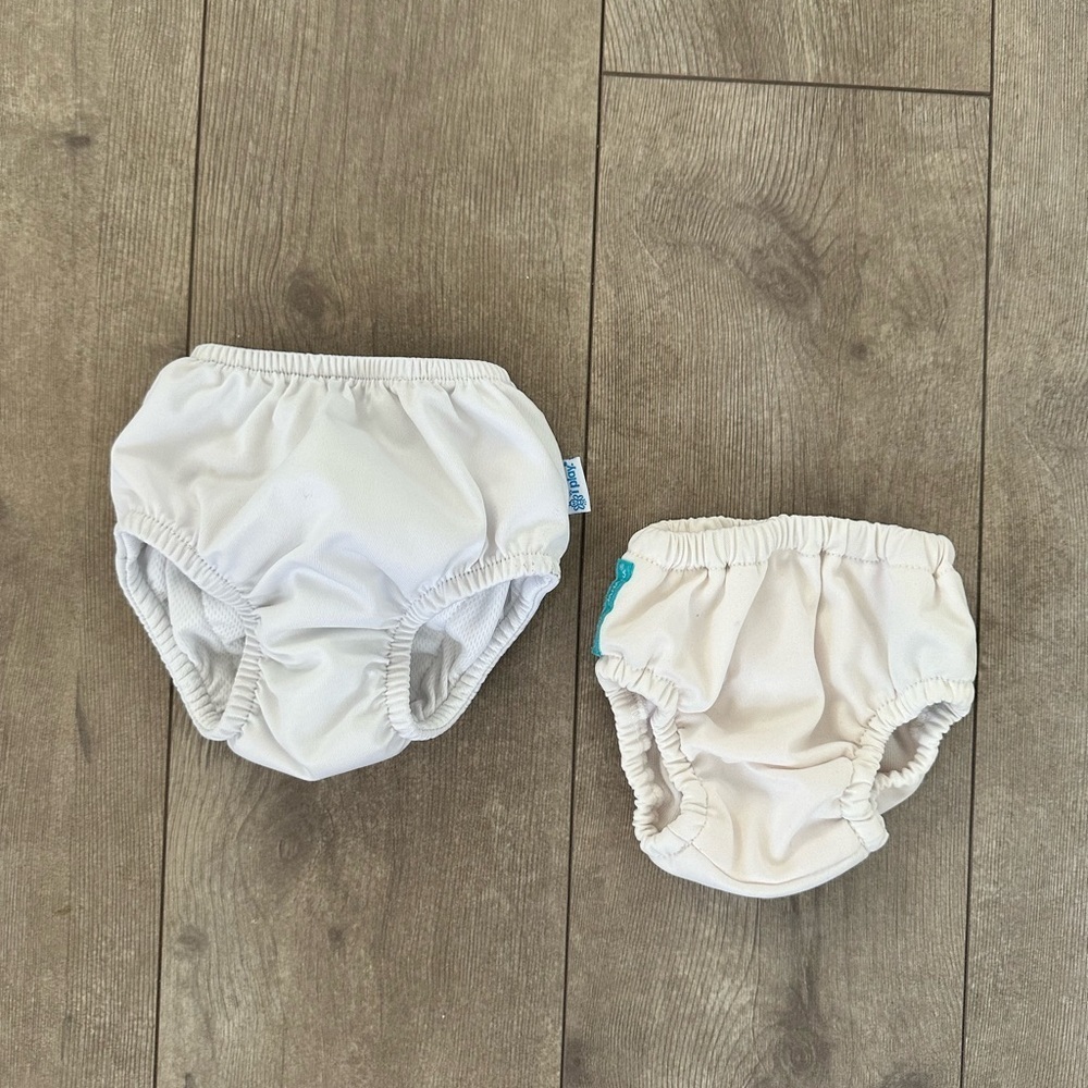 Baby swim diapers bundle
Charlie banana 10-14 pounds
And
I play 6 months